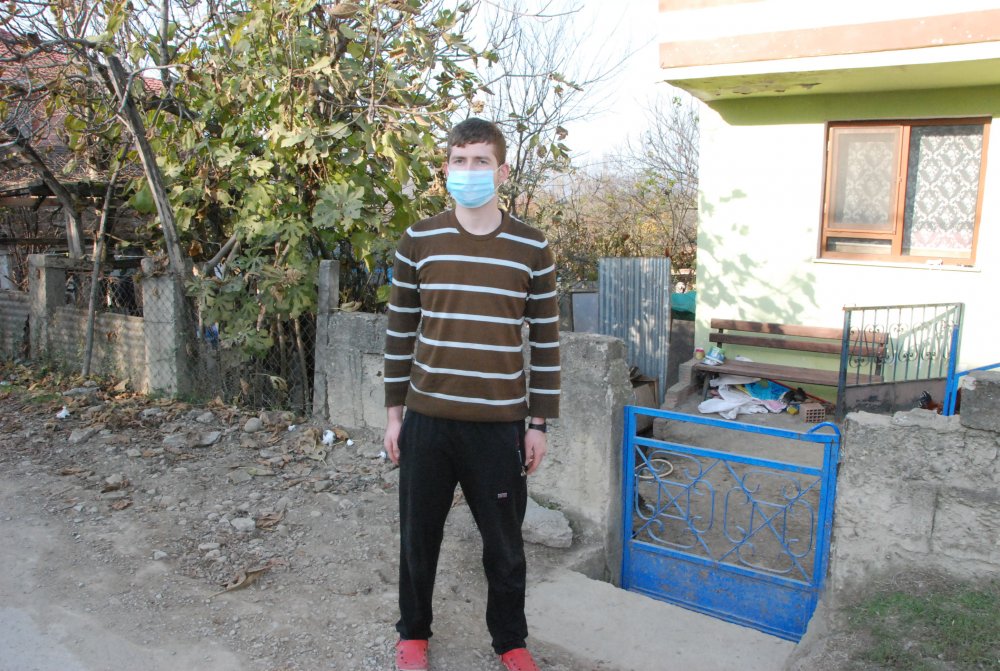 Baba ve 2 oğlu, koronavirüsten hayatını kaybetti