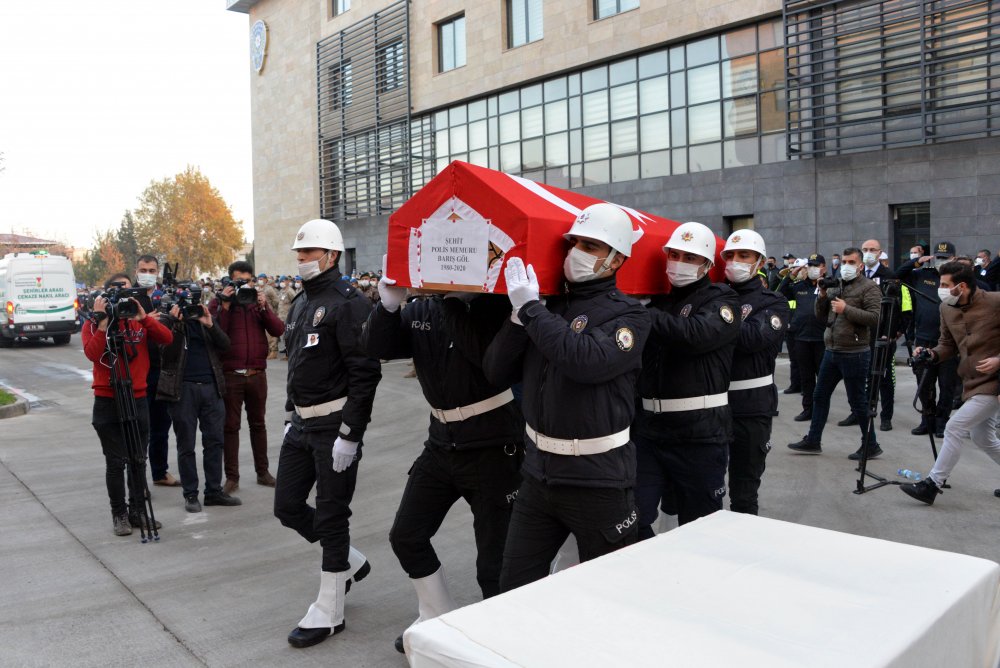 Cinayet şüphelisi, kendisini almaya gelen polislere ateş açtı: 1 şehit, 1 yaralı
