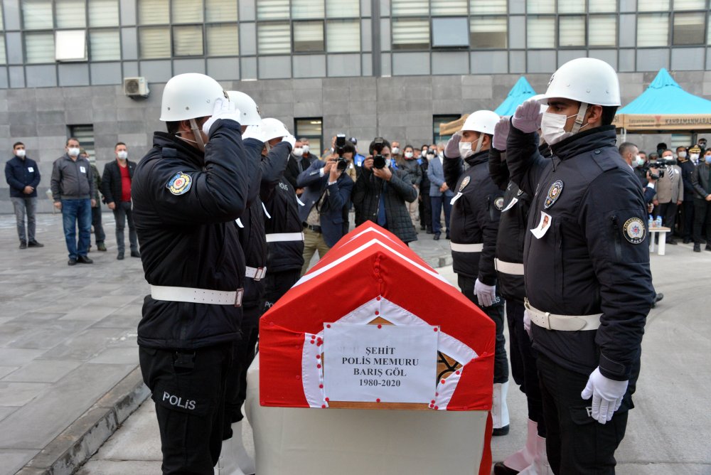 Cinayet şüphelisi, kendisini almaya gelen polislere ateş açtı: 1 şehit, 1 yaralı