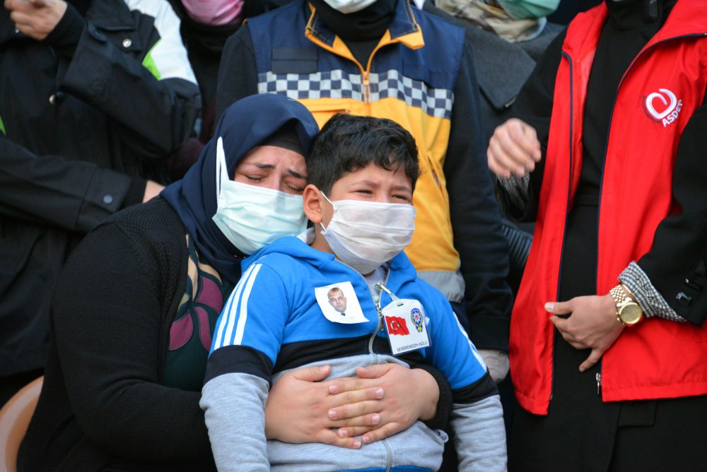 Cinayet şüphelisi, kendisini almaya gelen polislere ateş açtı: 1 şehit, 1 yaralı