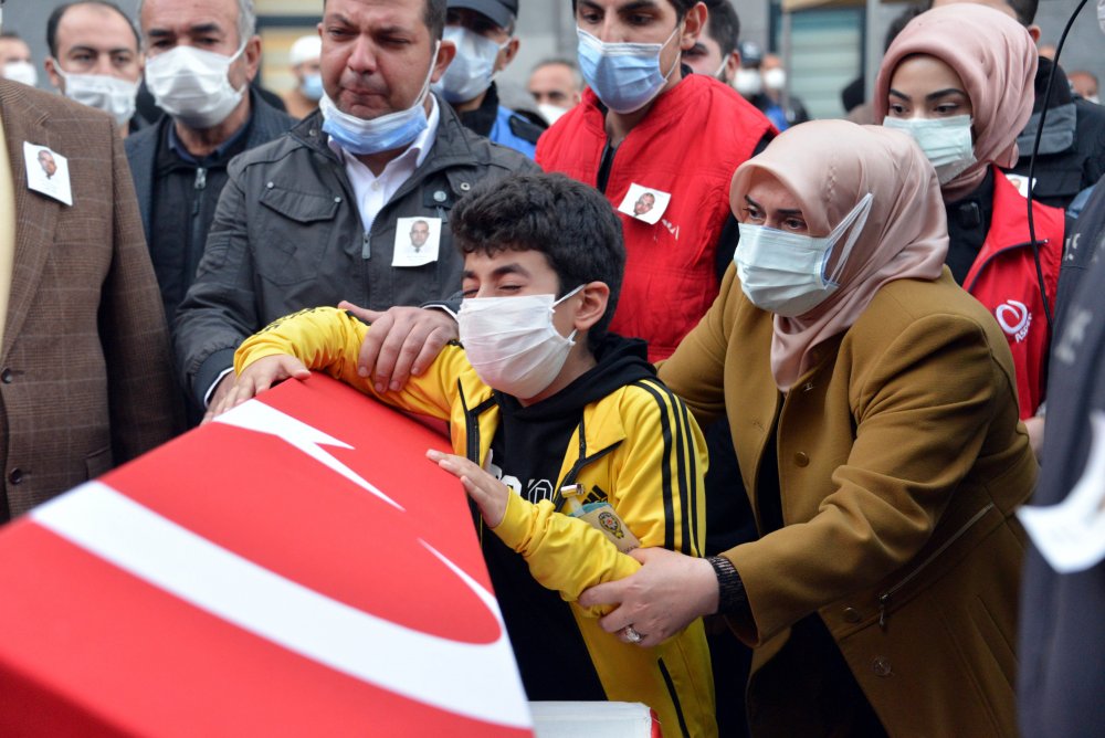 Cinayet şüphelisi, kendisini almaya gelen polislere ateş açtı: 1 şehit, 1 yaralı