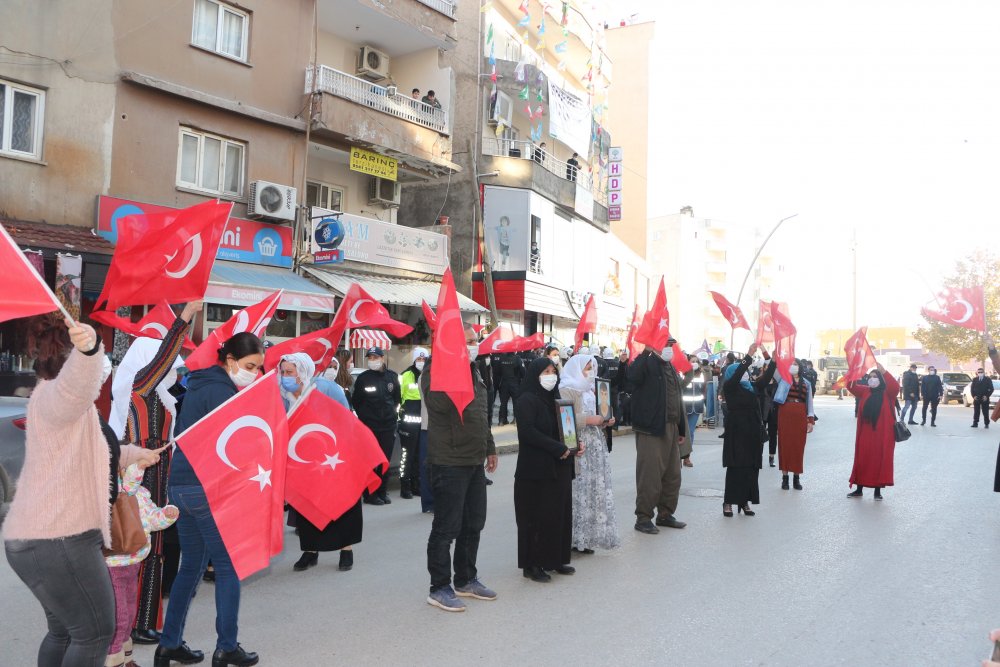 Şırnaklı kadınlar, HDP önündeki eylemlerini 13'üncü haftada da sürdürdü