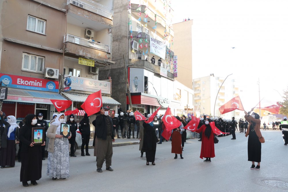 Şırnaklı kadınlar, HDP önündeki eylemlerini 13'üncü haftada da sürdürdü