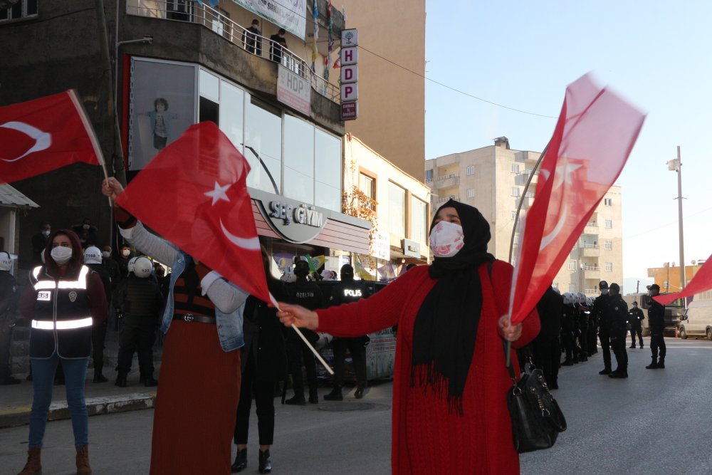 Şırnaklı kadınlar, HDP önündeki eylemlerini 13'üncü haftada da sürdürdü