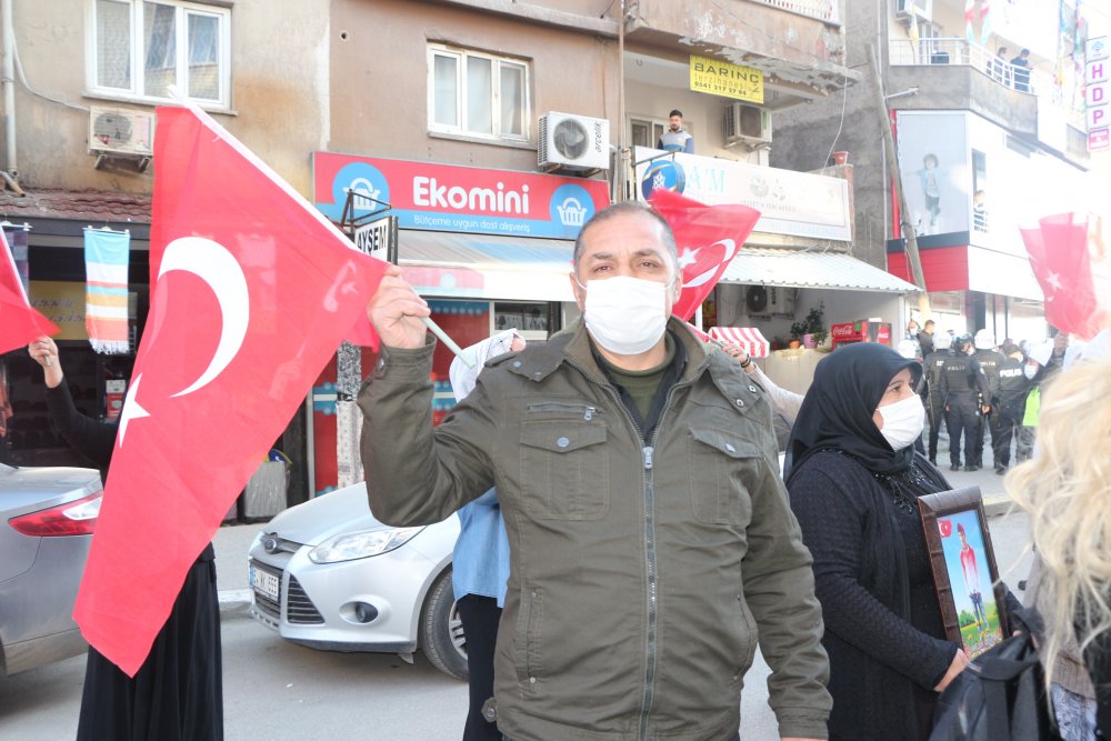 Şırnaklı kadınlar, HDP önündeki eylemlerini 13'üncü haftada da sürdürdü