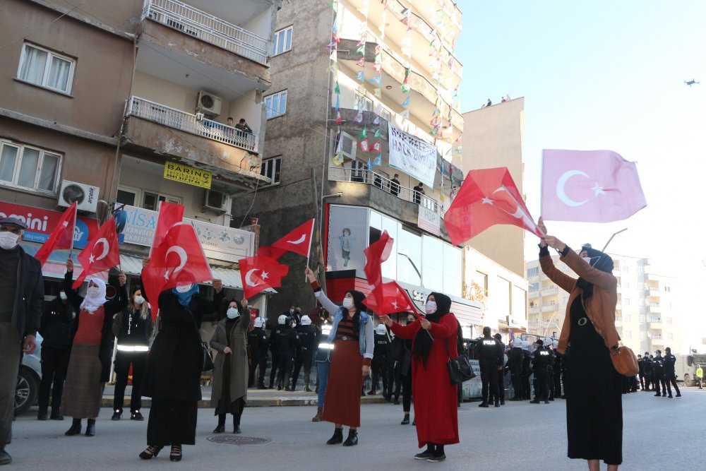 Şırnaklı kadınlar, HDP önündeki eylemlerini 13'üncü haftada da sürdürdü