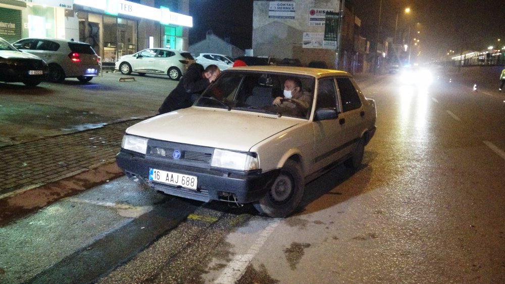 'Tamirden aldık' dedikleri otomobille kısıtlamayı ihlal eden 4 kişiye 12 bin TL ceza