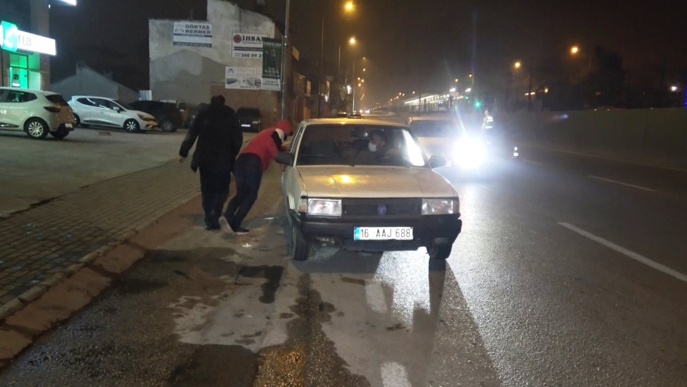 'Tamirden aldık' dedikleri otomobille kısıtlamayı ihlal eden 4 kişiye 12 bin TL ceza