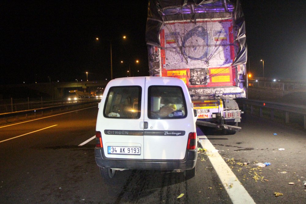 TIR'a 100 kilometre hızla çarptı