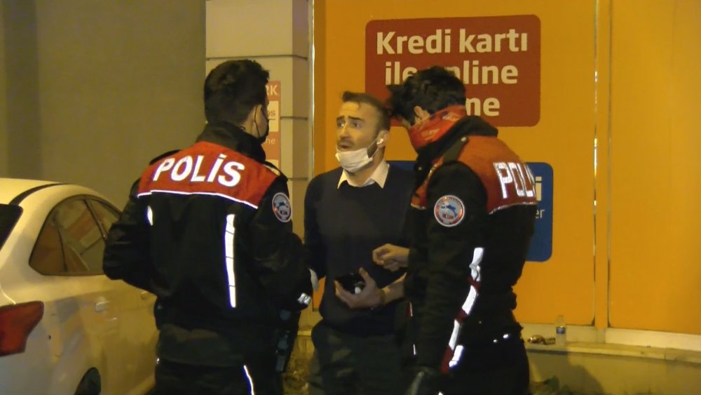 Ümraniye'de İett otobüsü kamyona çarptı: 2 Yaralı