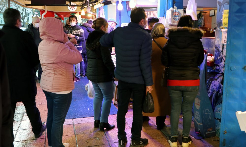 Eskişehir’de kısıtlama öncesi ‘alışveriş’ yoğunluğu