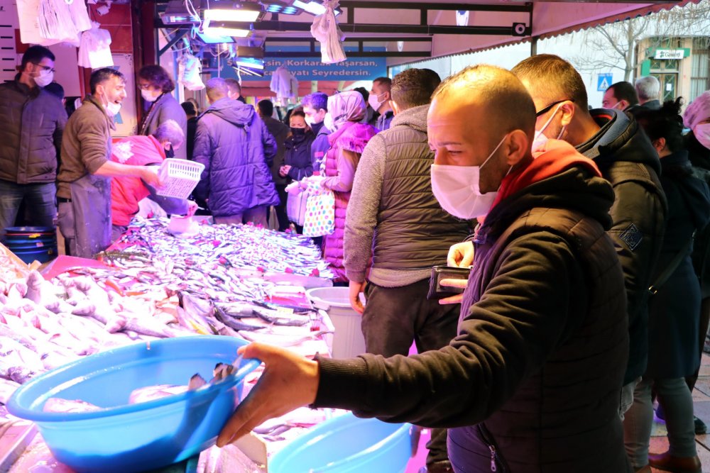 Eskişehir’de kısıtlama öncesi ‘alışveriş’ yoğunluğu