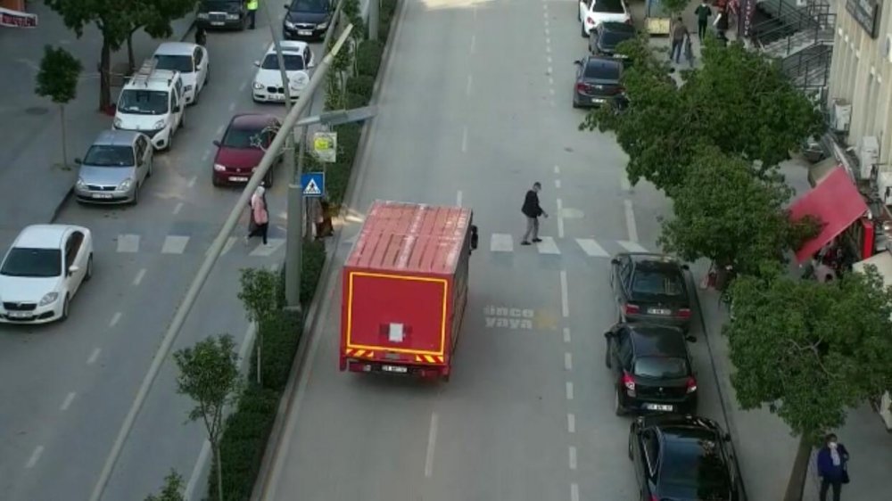 Yayaları beklemek zorunda olmadığını söyledi, 600 TL ceza yedi
