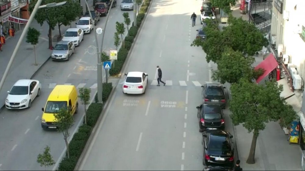 Yayaları beklemek zorunda olmadığını söyledi, 600 TL ceza yedi
