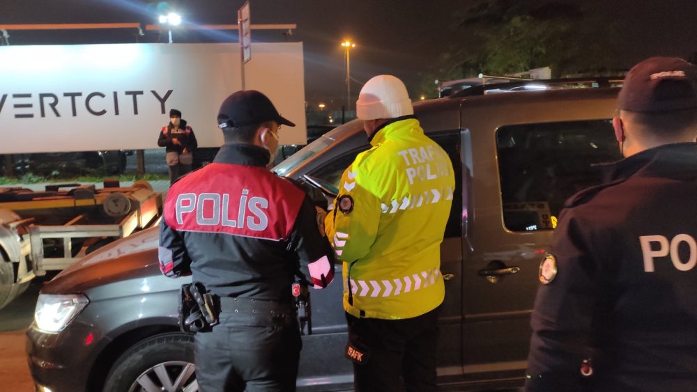 Avcılar'da sokağa çıkma kısıtlaması denetimi : Bir kişi gözaltına alındı 