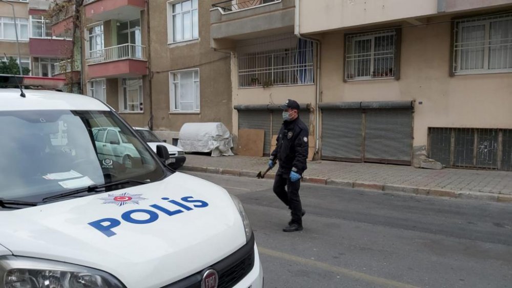 Elinde balta ve bıçakla araçların yolunu kesti