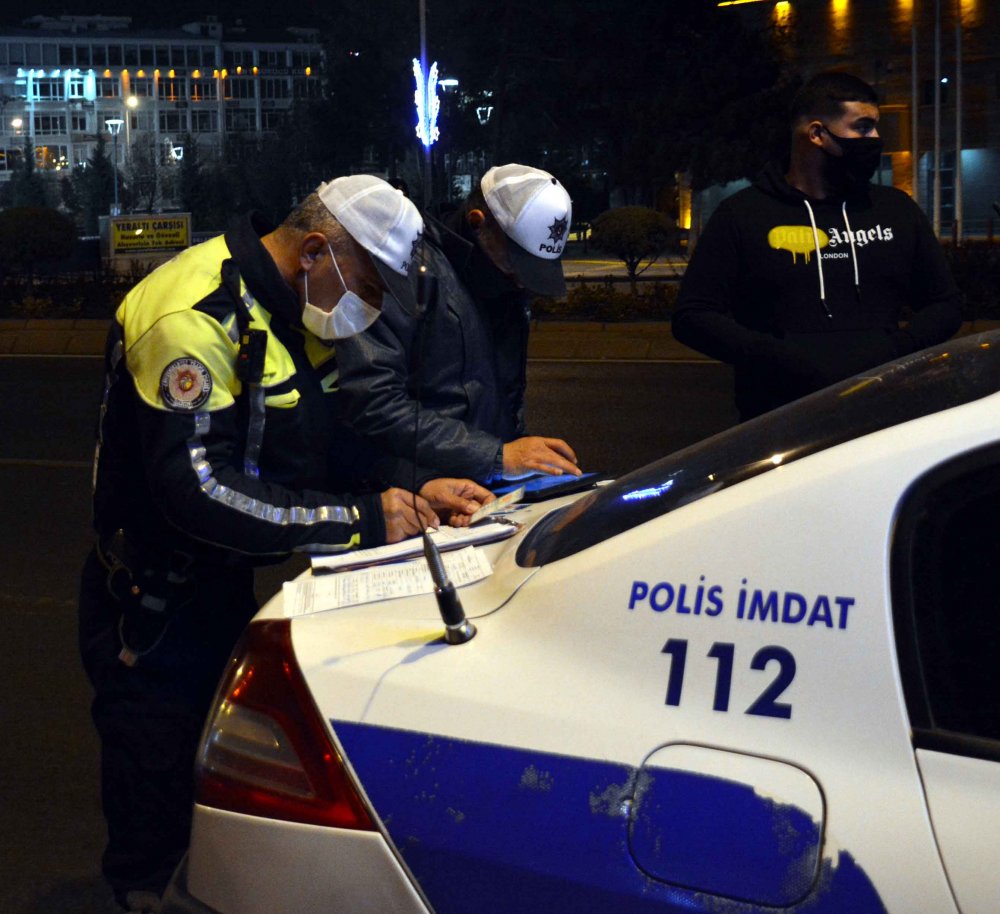 Kısıtlamada ehliyetsiz yakalanan sürücüye 6 bin TL ceza