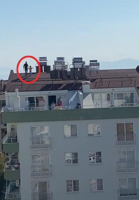 5 katlı binanın çatısında korkutan oyun