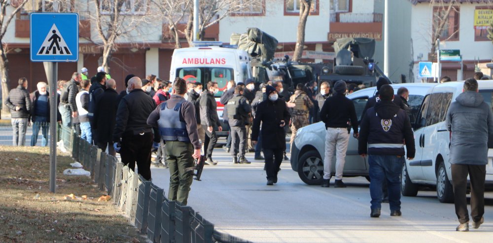 Ayrıldığı eşi ve 2 kızını öldürdü, vurularak etkisiz hale getirild