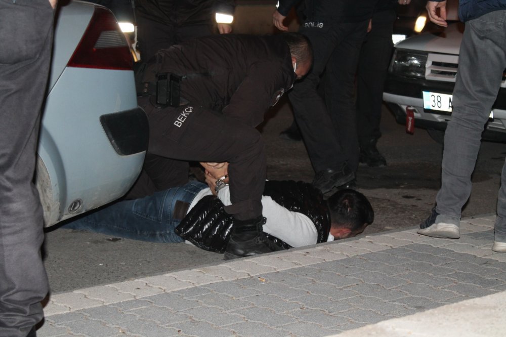 Babalarına kızıp havaya ateş açan iki kardeş gözaltına alındı