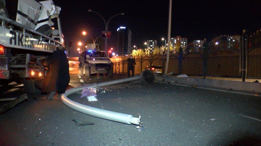 Diyarbakır'da kazaya müdahale eden polise otomobil çarptı: 1'i polis 5 yaralı