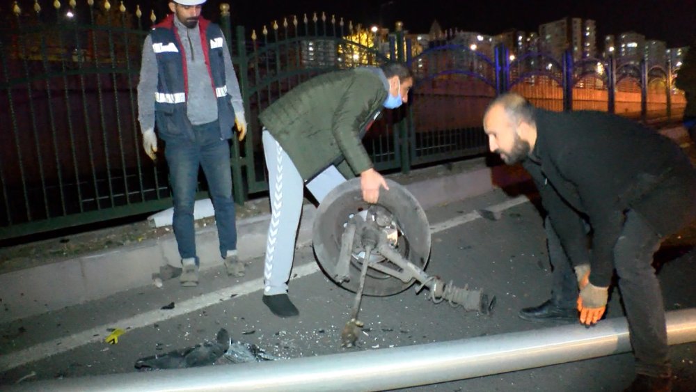 Diyarbakır'da kazaya müdahale eden polise otomobil çarptı: 1'i polis 5 yaralı