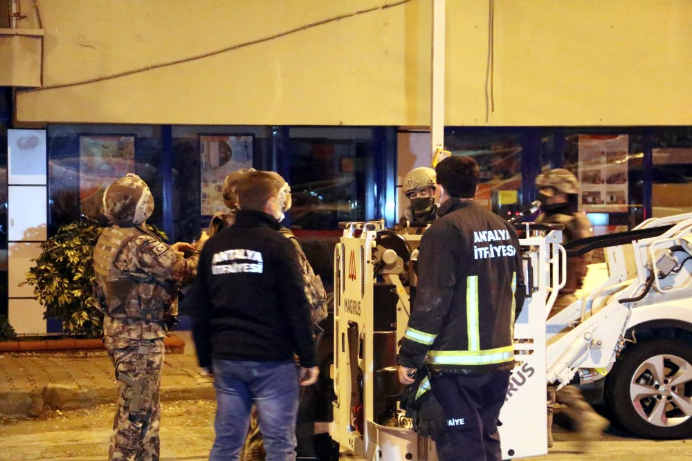 Eski eşi tabancayla kapıya dayandı, KADES'ten yaptığı ihbarla kurtarıldı