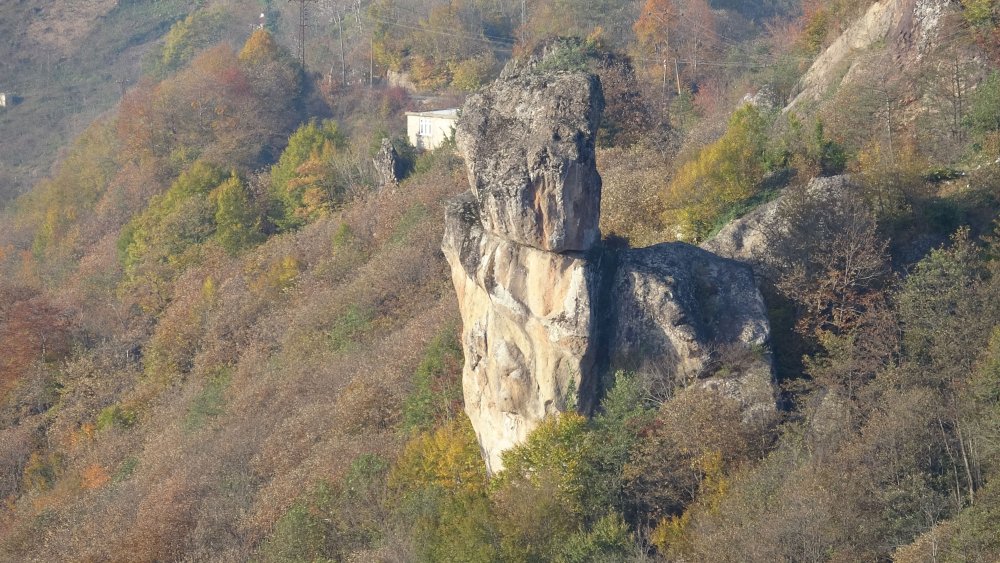 Giresun'da sıra dışı 'gelin kayası' ilgi çekiyor