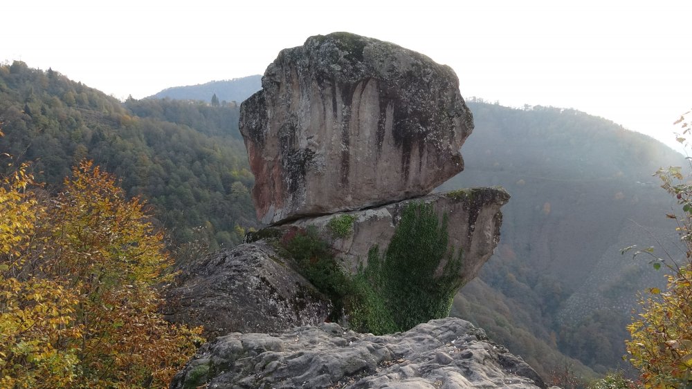 Giresun'da sıra dışı 'gelin kayası' ilgi çekiyor