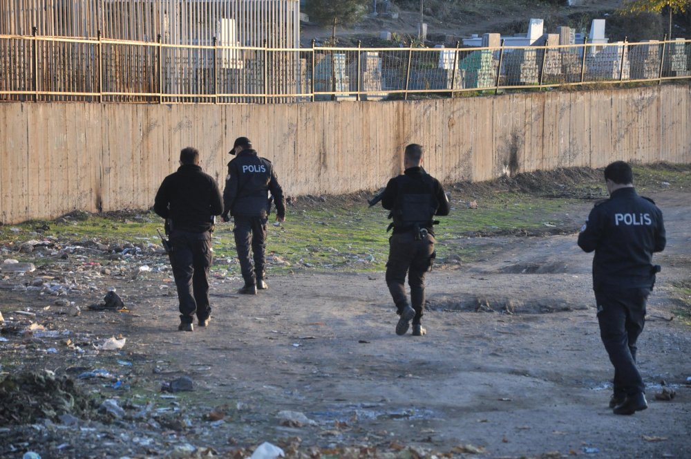 Kısıtlamada iki grubun bıçaklı kavgası: 4 yaralı