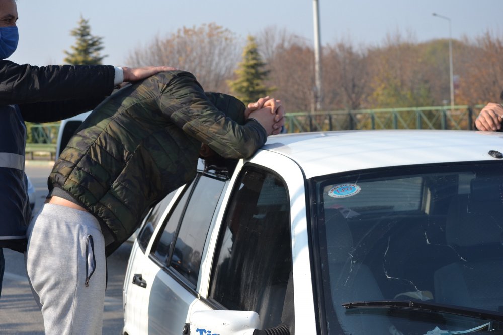 Kısıtlamada uyuşturucu ve silahla yakalandılar, 'Kimseye zararımız yok' dediler