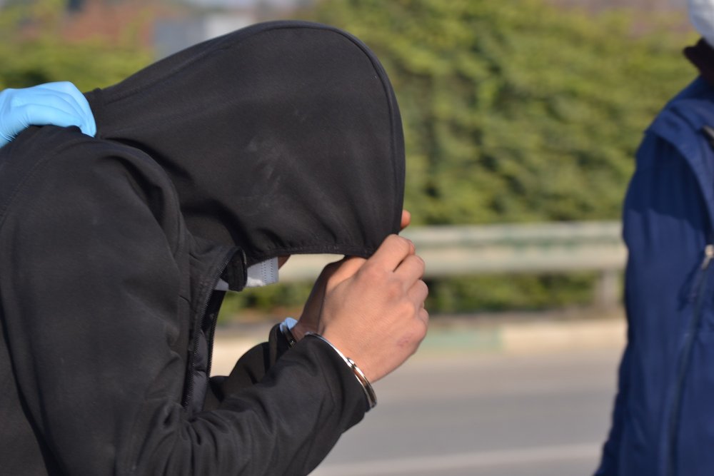Kısıtlamada uyuşturucu ve silahla yakalandılar, 'Kimseye zararımız yok' dediler