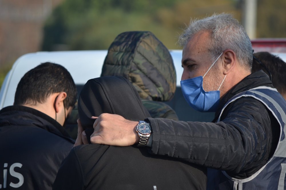 Kısıtlamada uyuşturucu ve silahla yakalandılar, 'Kimseye zararımız yok' dediler