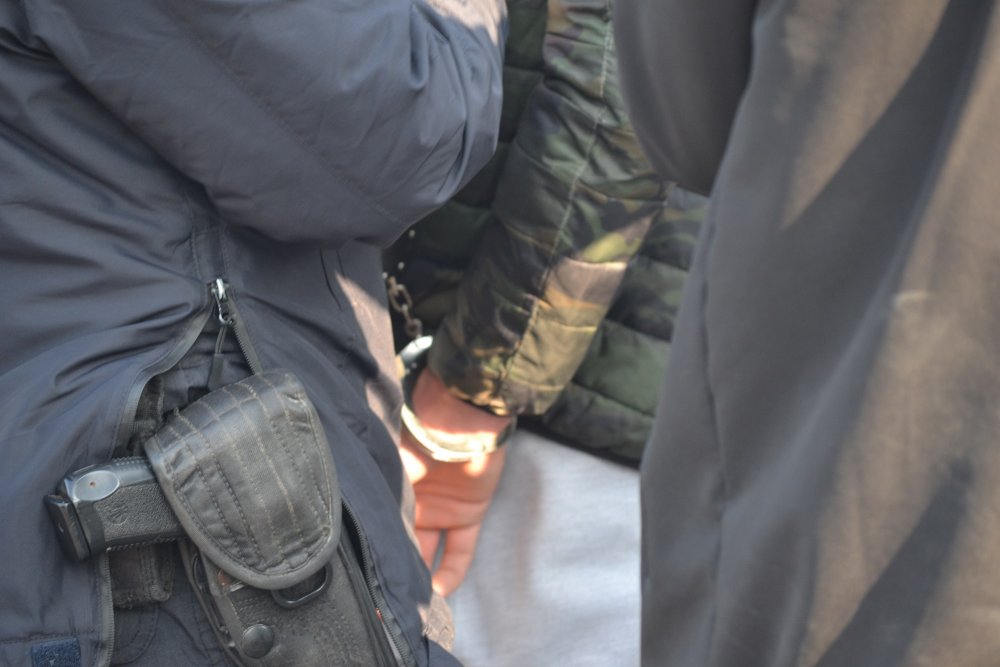 Kısıtlamada uyuşturucu ve silahla yakalandılar, 'Kimseye zararımız yok' dediler