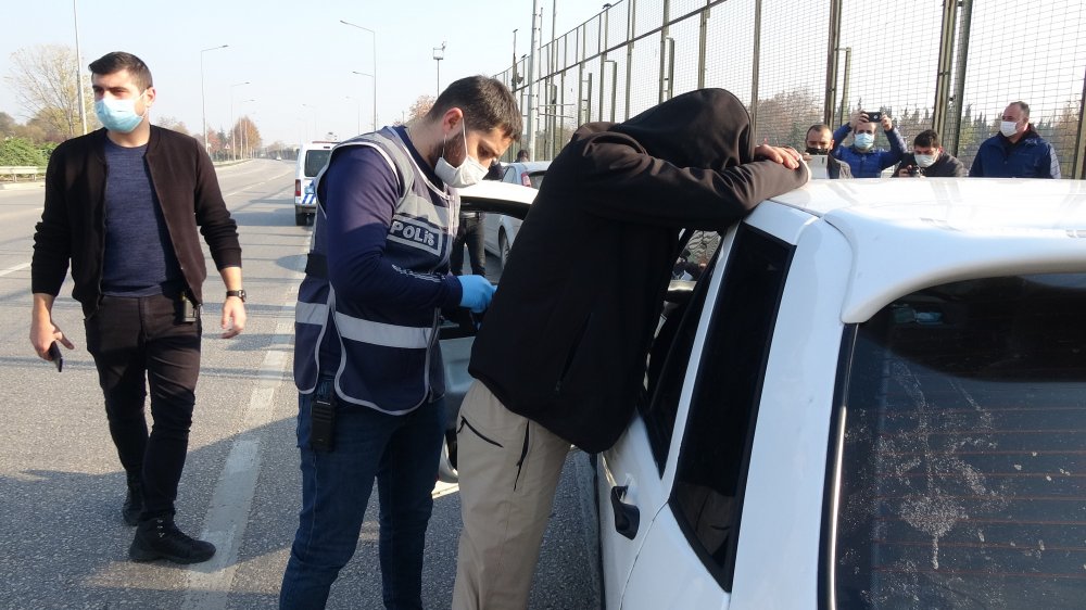 Kısıtlamada uyuşturucu ve silahla yakalandılar, 'Kimseye zararımız yok' dediler