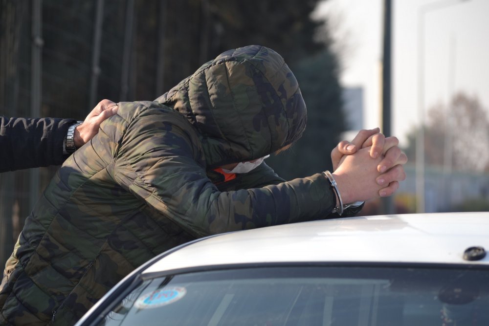 Kısıtlamada uyuşturucu ve silahla yakalandılar, 'Kimseye zararımız yok' dediler