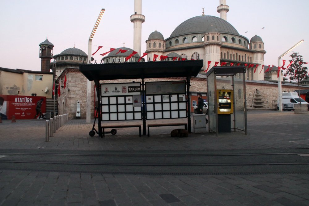 Kısıtlamanın ikinci gününde meydanlar ve yollar boş kaldı