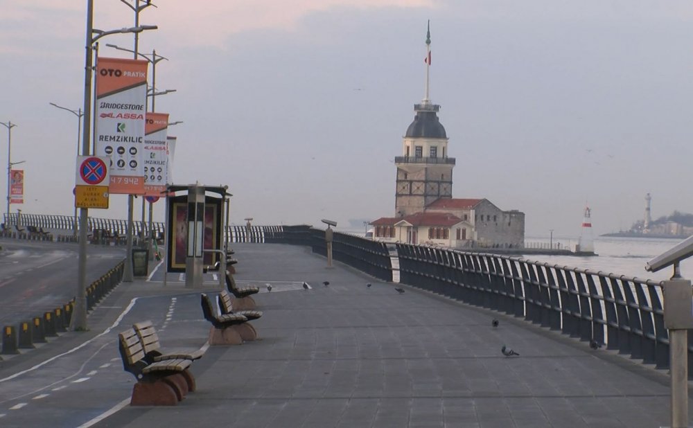 Kısıtlamanın ikinci gününde meydanlar ve yollar boş kaldı