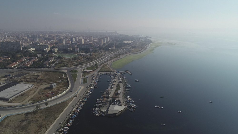Kısıtlamanın son gününde İzmir'in boş meydanları havadan görüntülendi