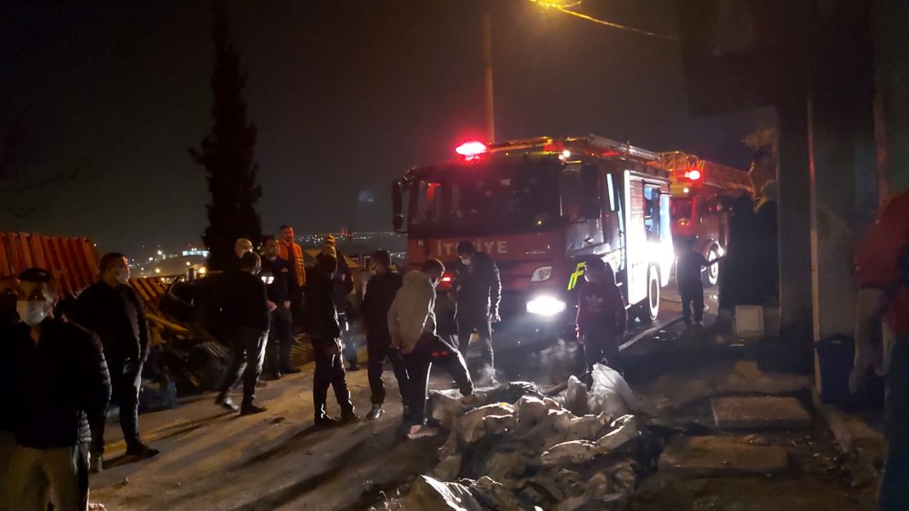 Kısıtlamaya rağmen yangını izlediler, sosyal mesafeye uymadılar