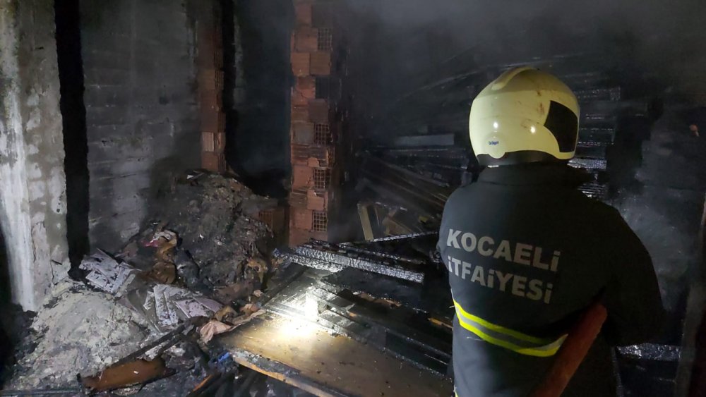 Kısıtlamaya rağmen yangını izlediler, sosyal mesafeye uymadılar