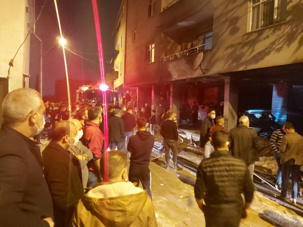 Kısıtlamaya rağmen yangını izlediler, sosyal mesafeye uymadılar