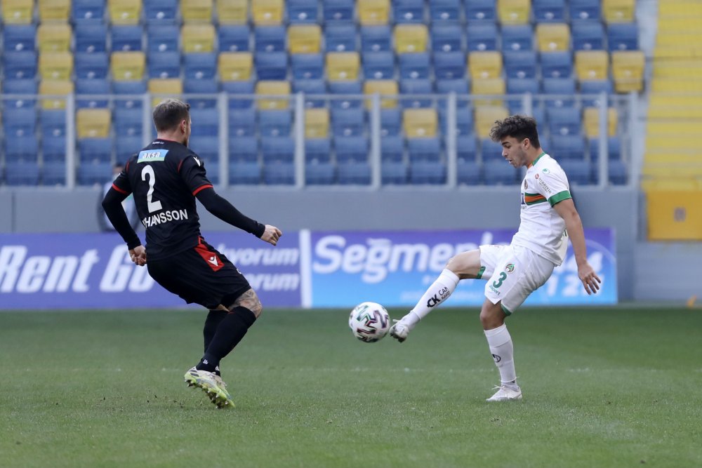 Ligdeki ilk mağlubiyetini alan Alanyaspor, gözünü Göztepe maçına çevirdi