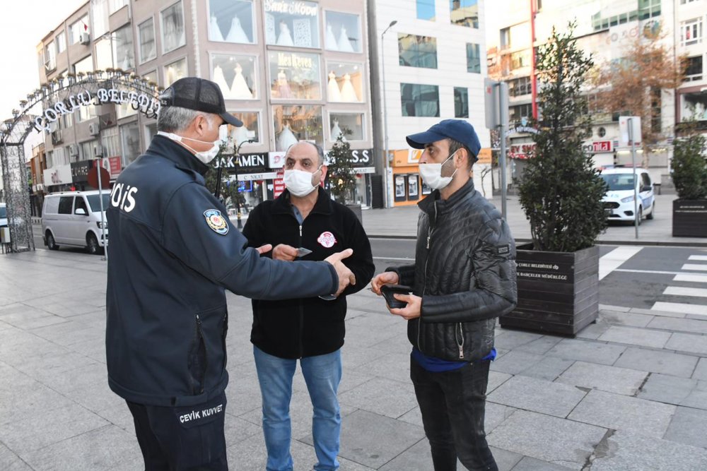 Sokağa çıkma kısıtlaması ve koronavirüs korkusu, kan vermelerine engel olamadı