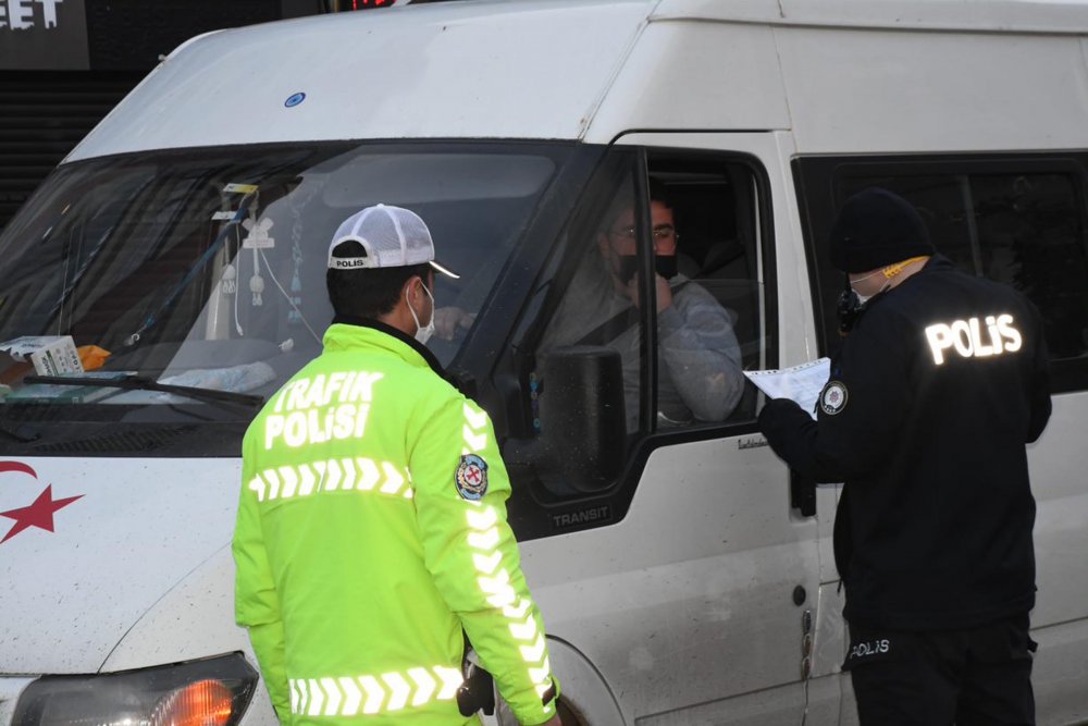 Sokağa çıkma kısıtlaması ve koronavirüs korkusu, kan vermelerine engel olamadı