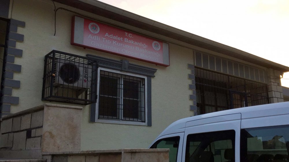 4 çocuk annesi Duygu, kendini astı