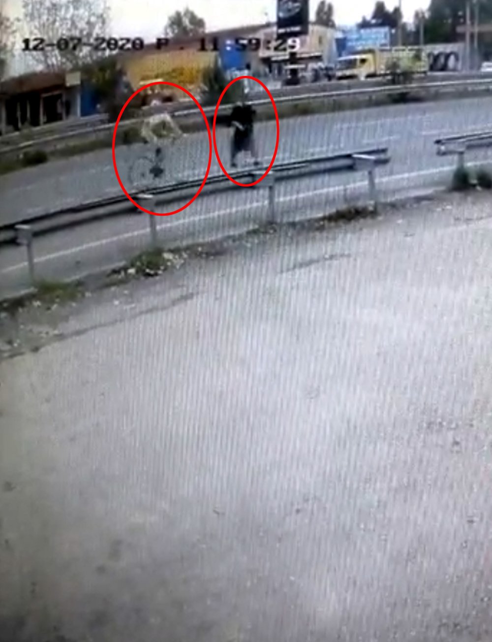 Antrenman yapan Çek bisikletli yayaya çarptı: 2 yaralı