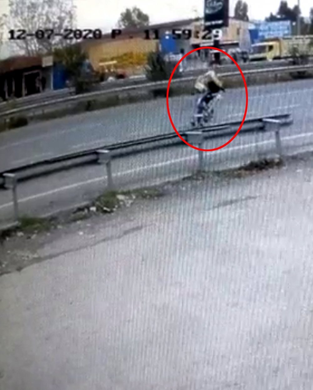 Antrenman yapan Çek bisikletli yayaya çarptı: 2 yaralı