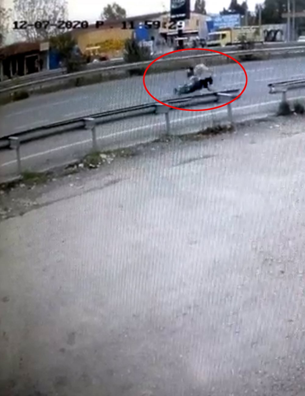 Antrenman yapan Çek bisikletli yayaya çarptı: 2 yaralı