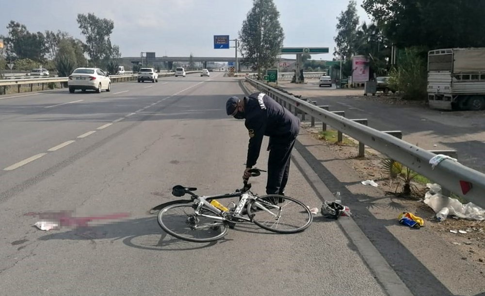 Antrenman yapan Çek bisikletli yayaya çarptı: 2 yaralı